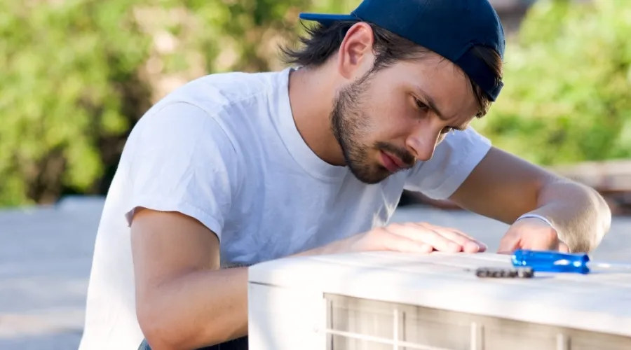 Hvac Tech fixing ac unit